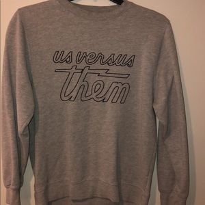 Very cute gray sweatshirt